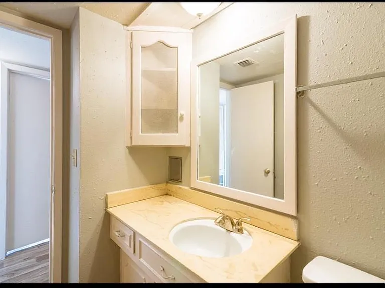 7621 Gleason Rd — Photo 9