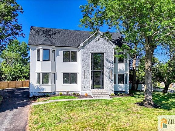 2nd image of 202 Willow Ave