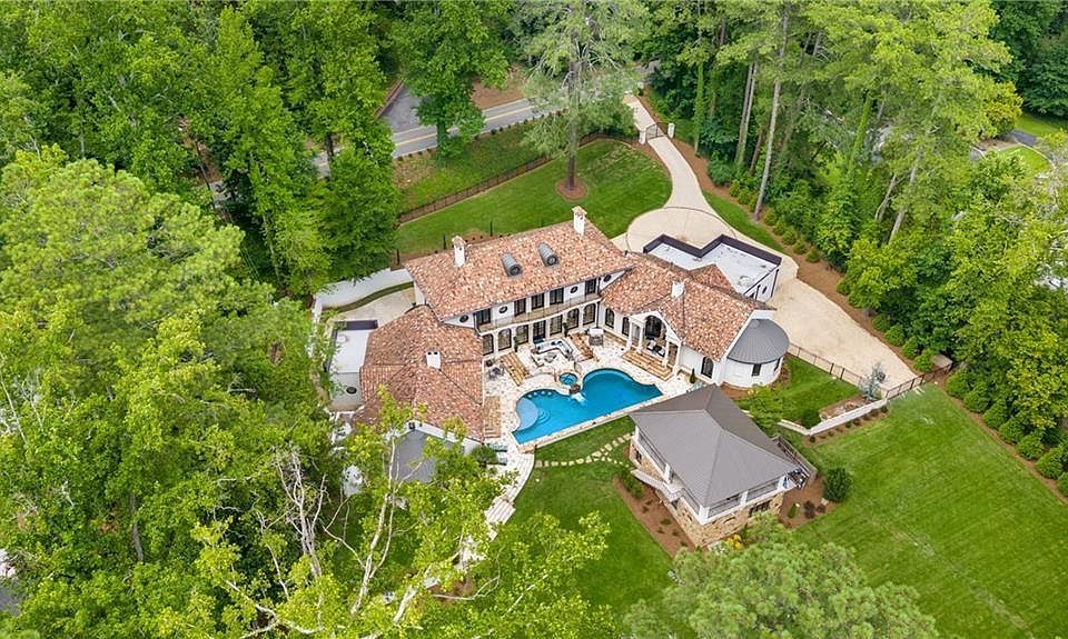 1st image of 876 Crest Valley Dr