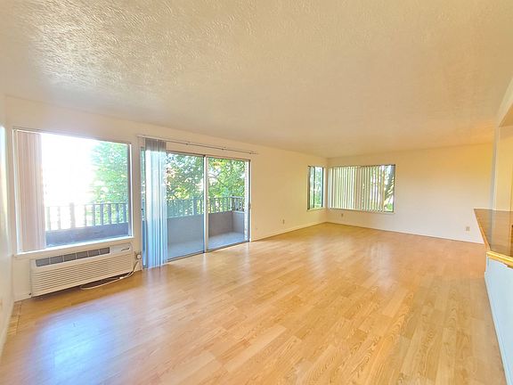 5th image of 112 W Cliff Dr APT 205