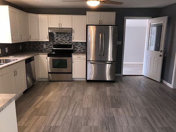 5th image of 1107 Dakota St