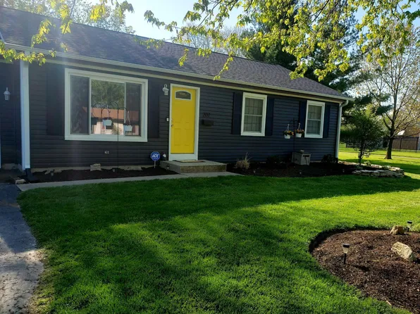 207 Hickory St, North Aurora, IL 60542