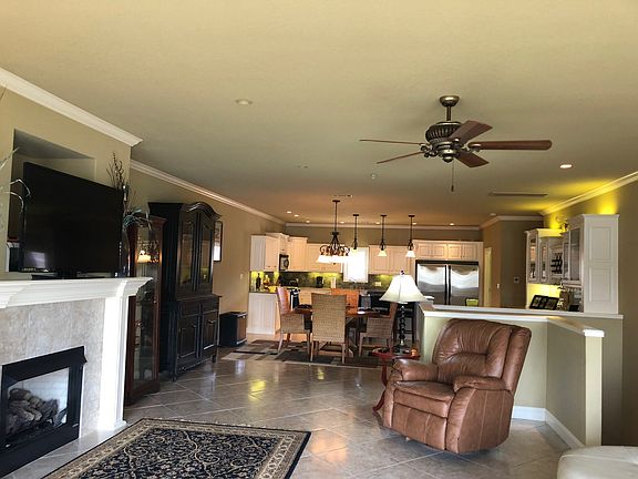 3rd image of 145 Villa Pointe Blvd APT A