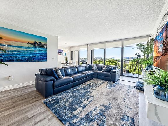 3rd image of 859 Jeffery Street #6090