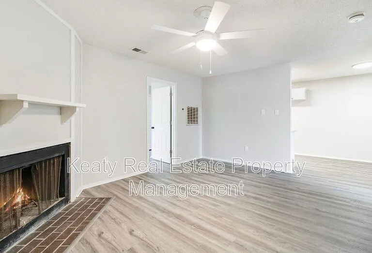 107 Meudon St #D — Photo 16