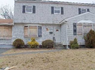 157 Sugarwood Ln, Central Islip, NY 11722