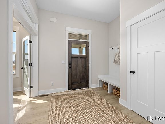5th image of 3768 Waterton Dr