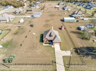 1086 Hackberry Rd, Van Alstyne, TX 75495