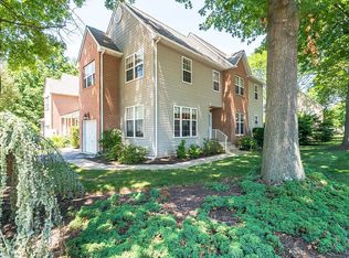 240 Gatehouse Cir, Doylestown, PA 18901