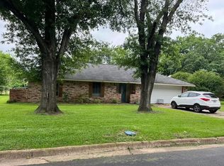 204 Red Bird Ln, Mount Vernon, TX 75457