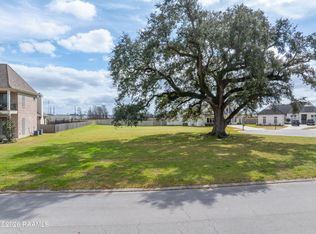 100 Fallow Ln, Broussard, LA 70518