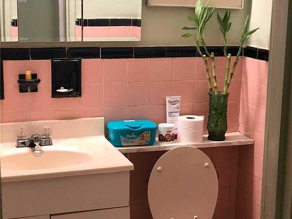 4th image of 4601 39th Ave APT 226