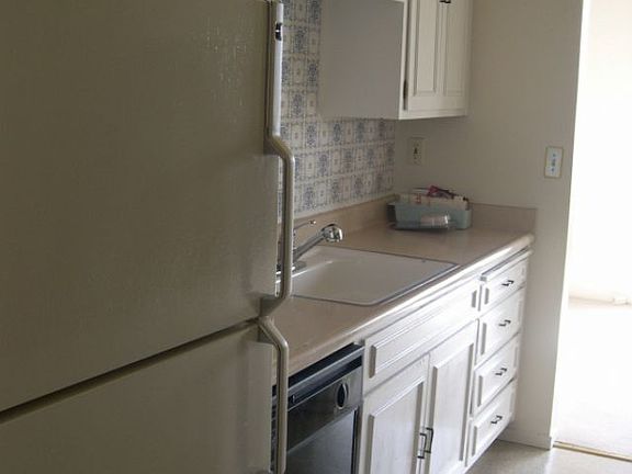 5th image of 240 Cazneau Ave