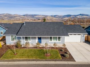 246 Saint Ives Dr, Talent, OR 97540
