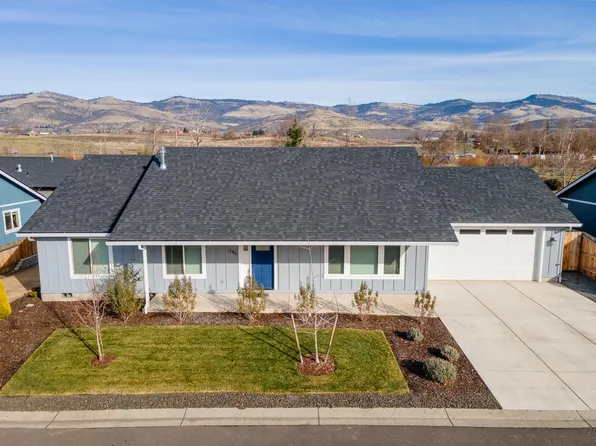 246 Saint Ives Dr, Talent, OR 97540