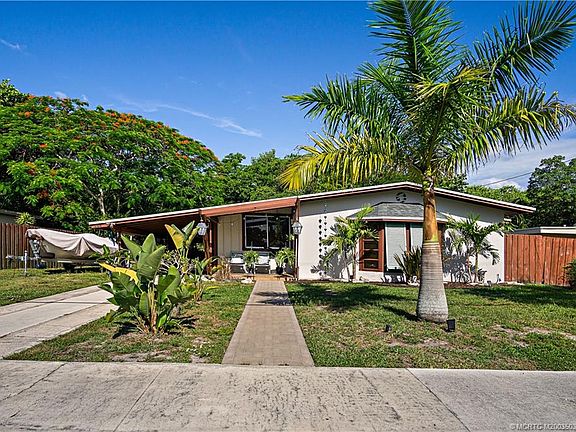 2nd image of 308 S Caloosahatchee Ave