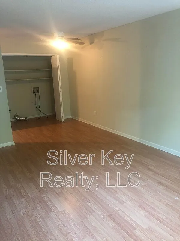 Building Photo - 311 Sunset Dr #8