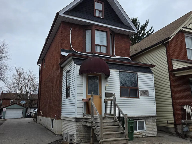1075 Dufferin St — Photo 1