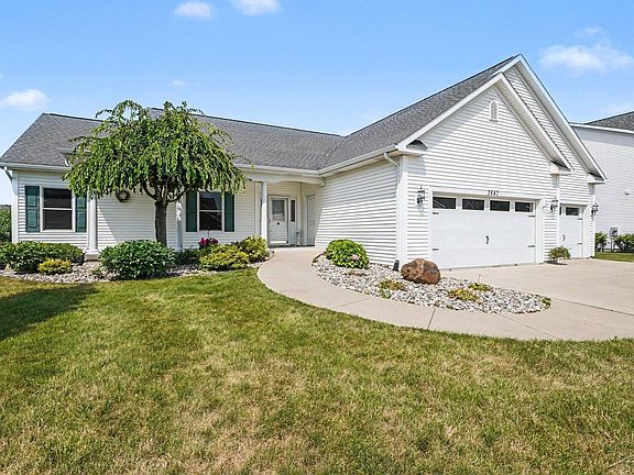 3rd image of 3647 Coachmans Ridge Dr