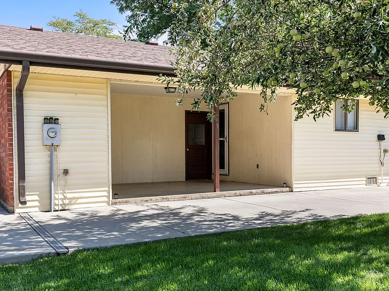 390 Knotty Pl — Photo 23
