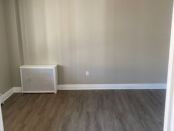 3rd image of 308 S Hyde Park Ave Unit 1