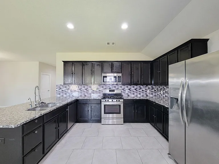 29614 Breakwater Dr — Photo 23