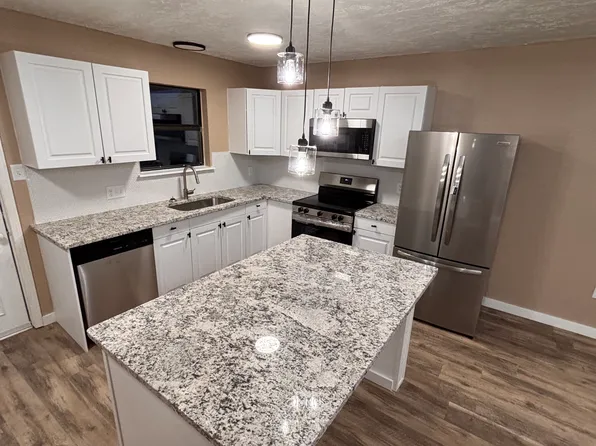 333 NE Skyline Cir, Lawton, OK 73507