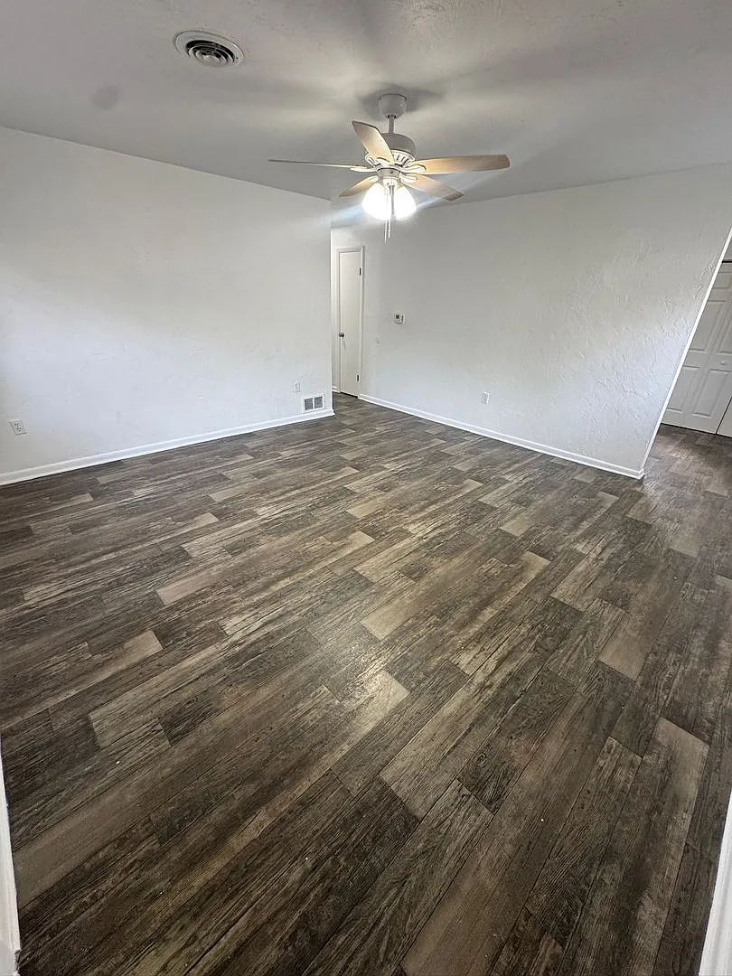 2 bed, 1.0 bath, 1028 sqft, $1,199 — Photo 2