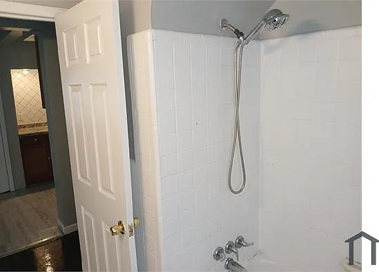 3 bed, $1,330 — Photo 2