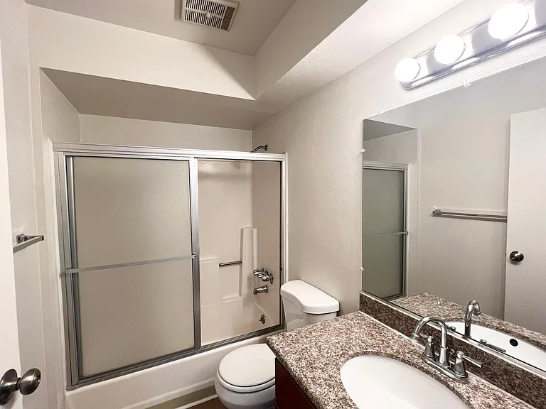 6456 Hazeltine Ave #6 — Photo 11