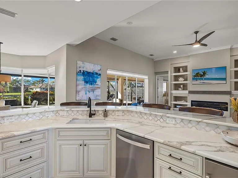 16322 Edgemont Dr — Photo 11