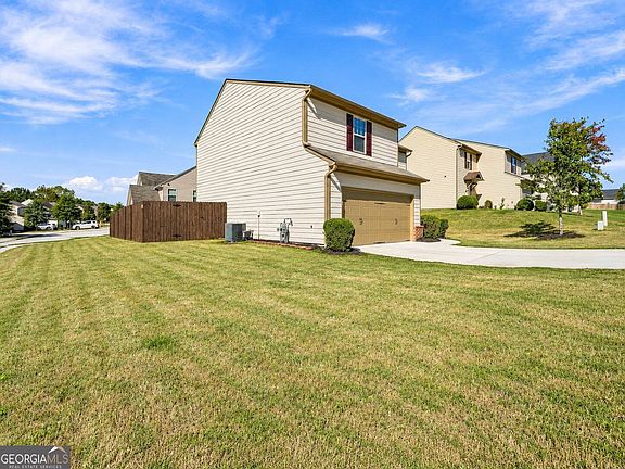 3rd image of 1262 Walnut Creek Cir