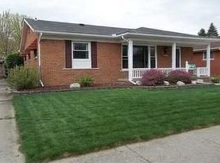 21300 Francis St, Saint Clair Shores, MI 48082
