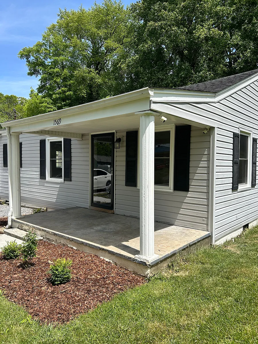 Building Photo - 1569 Valley Dr