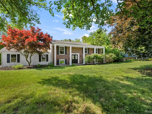 13428 Sequoia Ln, South Lyon, MI 48178