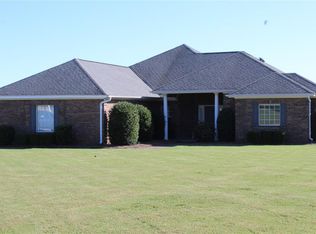 1908 Hollybrooke Ln, Prattville, AL 36066