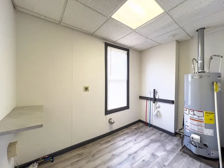 1424 E Broadway St — Photo 5