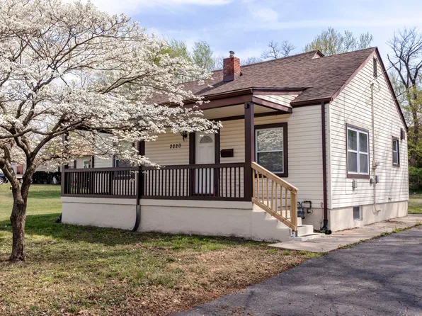 2220 Auburn Dr, Shively, KY 40216