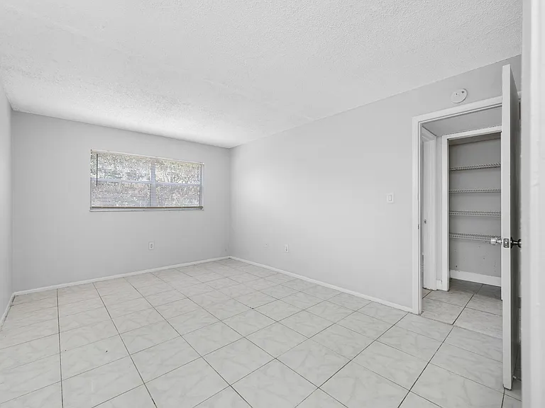 1767 Leo Ln S — Photo 35