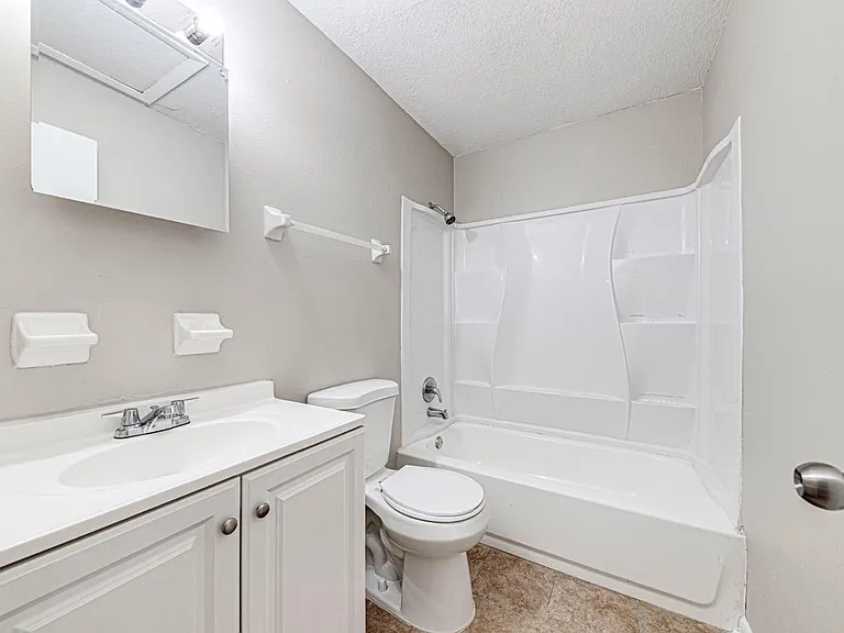 415 NE 11th Ave #1 — Photo 5