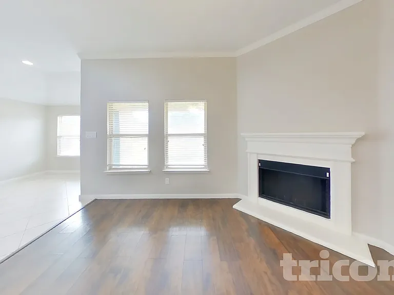 508 Crazy Horse Dr — Photo 2