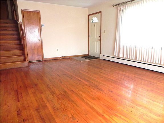 4th image of 310 Grant St