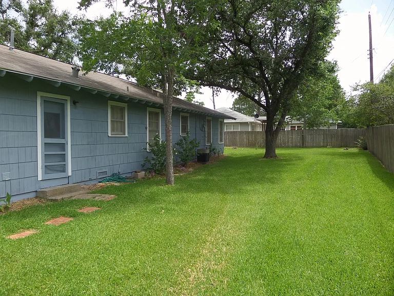 714 Broadmoor Dr — Photo 16