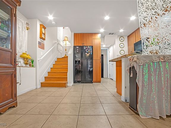 2nd image of 4793 Woodland Ave