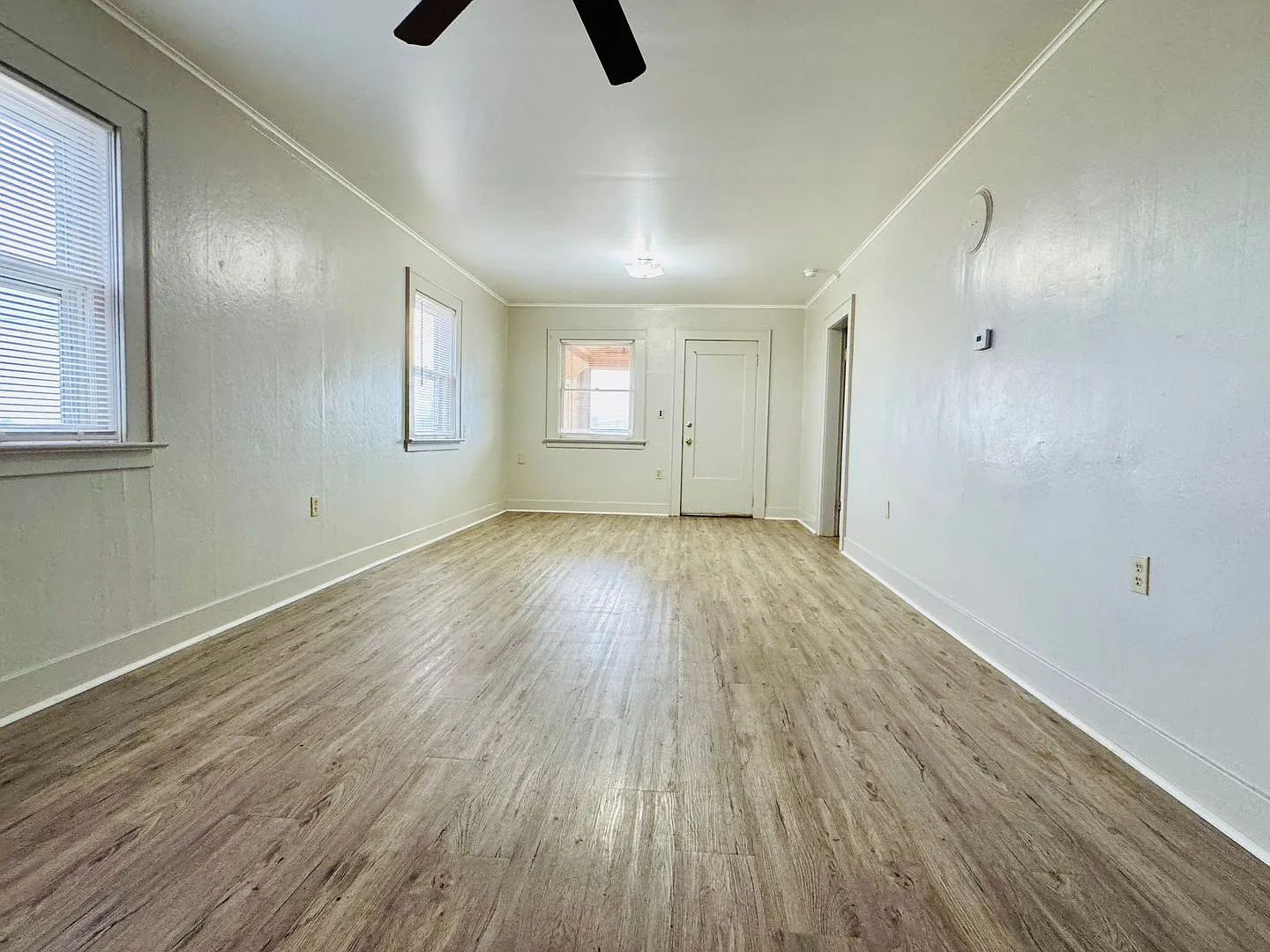 3401 Cove Ave — Photo 4