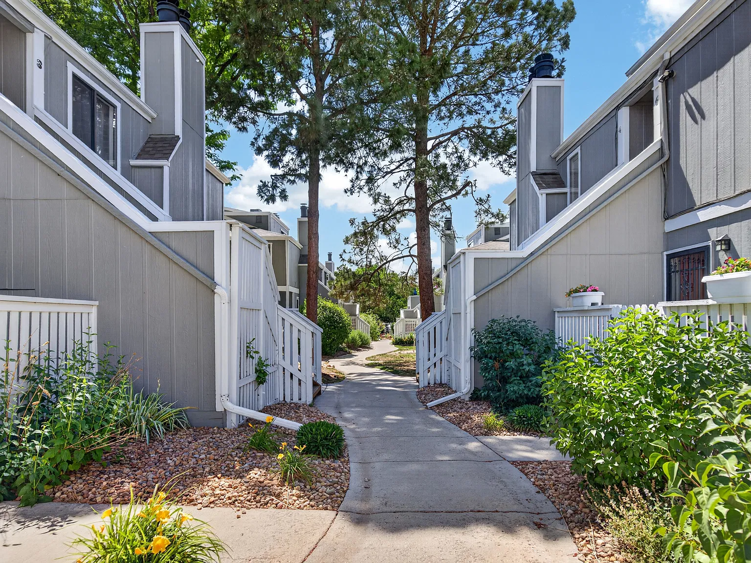 2 bed, 1.5 bath, 1045 sqft, $1,995 — Photo 4