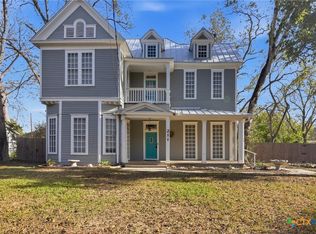 211 Lavaca St, Yoakum, TX 77995