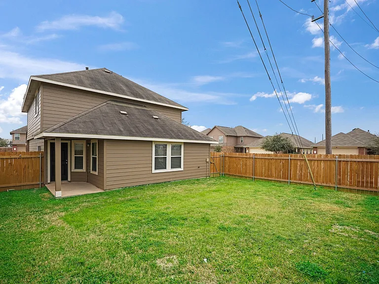 19034 Moynihan Dr — Photo 5