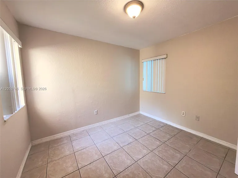 646 SW 7th Ter — Photo 11