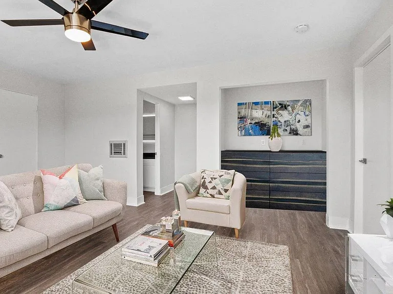 Palm Capri Apartments — Photo 8